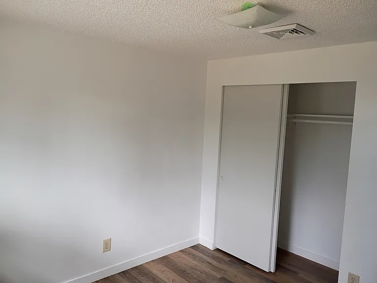 528 Delta St — Photo 3