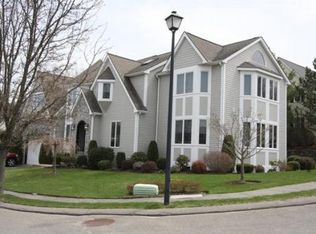 5 Riverside Dr, Marblehead, MA 01945