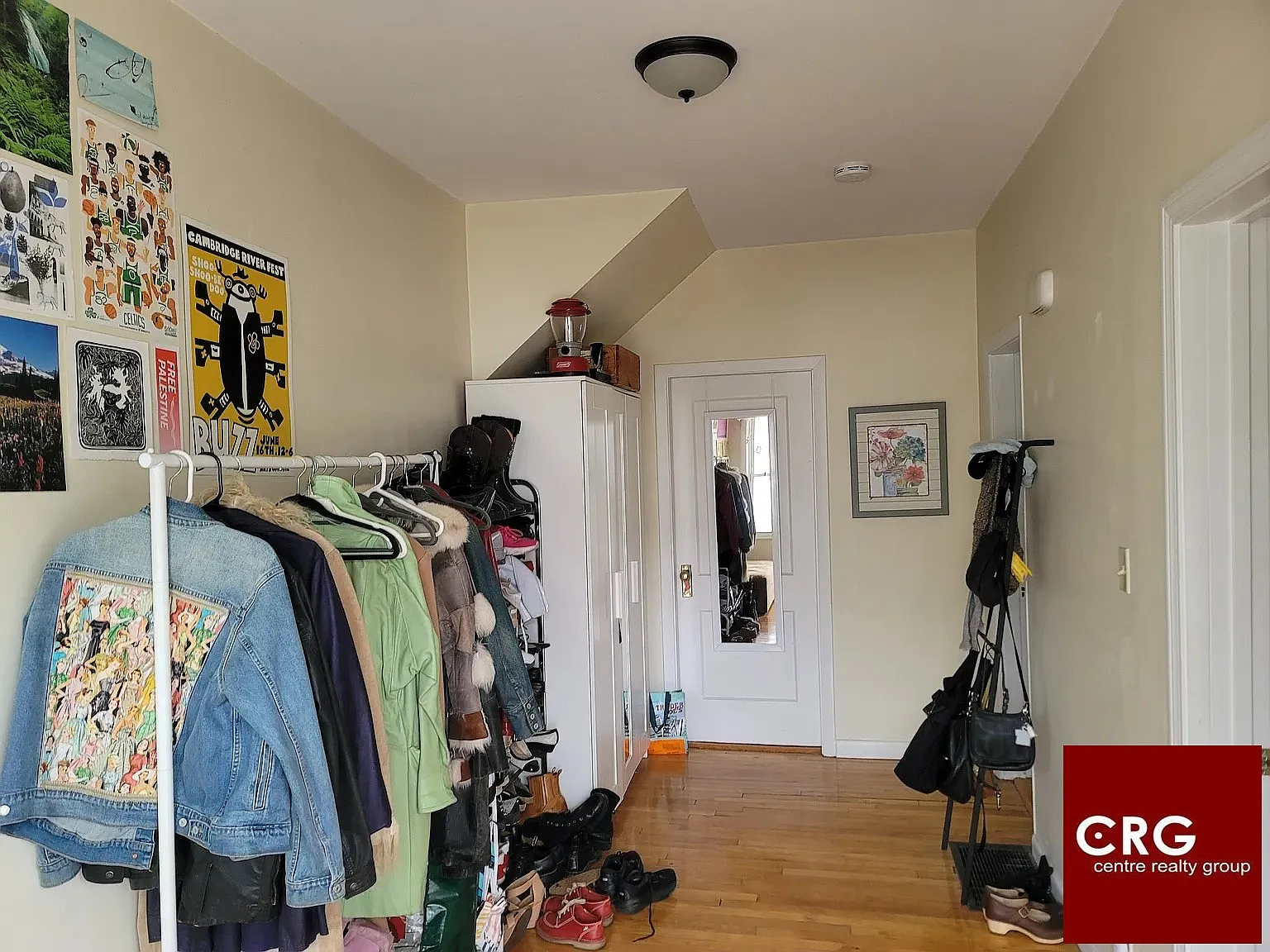 3 bed, 1.0 bath, 1000 sqft, $3,390 — Photo 3