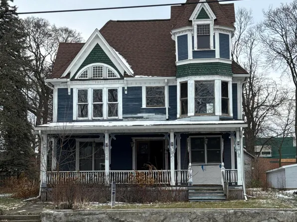 327 E Lawrence Ave, Charlotte, MI 48813