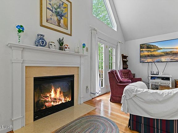 5th image of 164 Lamplighter Ln