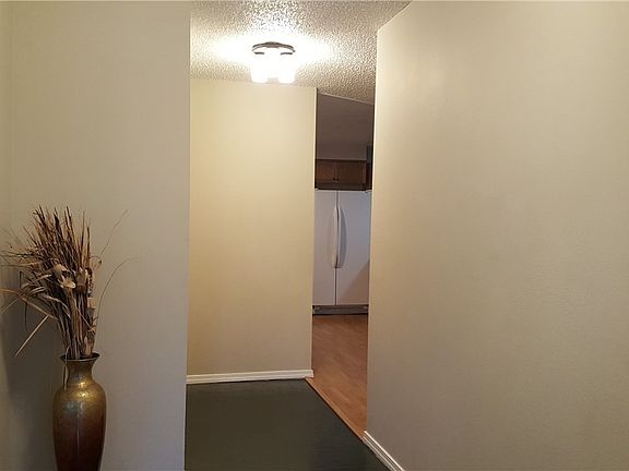 5th image of 2350 S Flower Ave
