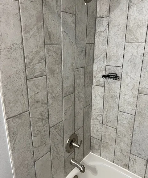 Second Floor Hallway Full Bathroom Tub/Shower, Fixtures, Tile and Grout.