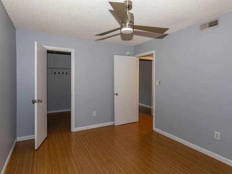 317 E Amelia St #8 — Photo 8