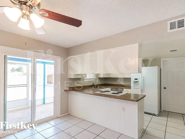 2604 E Boston St — Photo 5