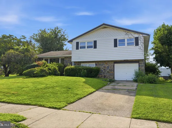 9219 Burbank Rd, Philadelphia, PA 19115