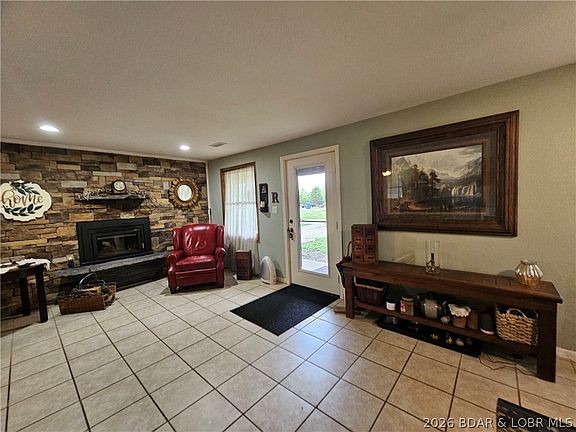 2nd image of 1014 Railroad Pond Rd