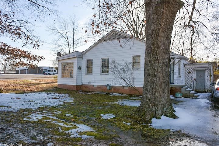 2nd image of 300 W Hickory St