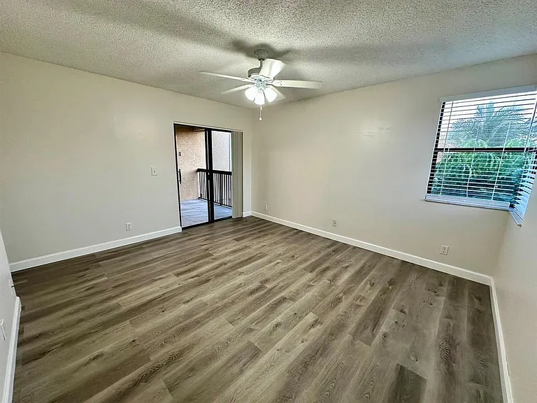 5641 Riverside Dr #306B1 — Photo 11