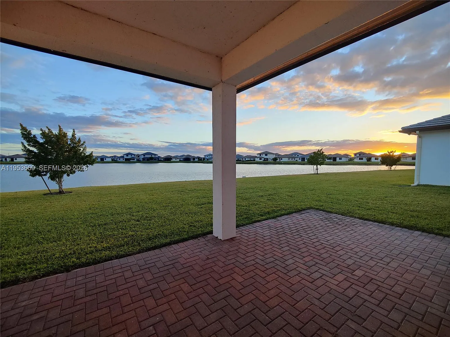 4 bed, 2.5 bath, $3,000 — Photo 4