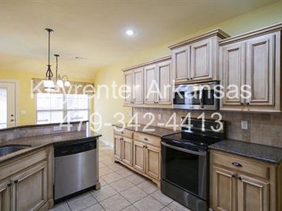 5th image of 3200 SW Calm Ridge Rd