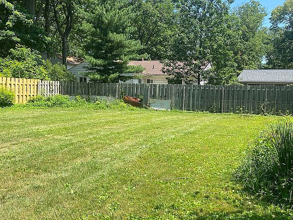 5th image of 1785 Pontiac Dr