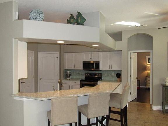 4th image of 2910 SW 32nd St