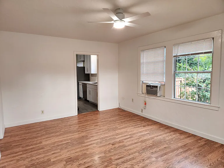 600 Grove St — Photo 11