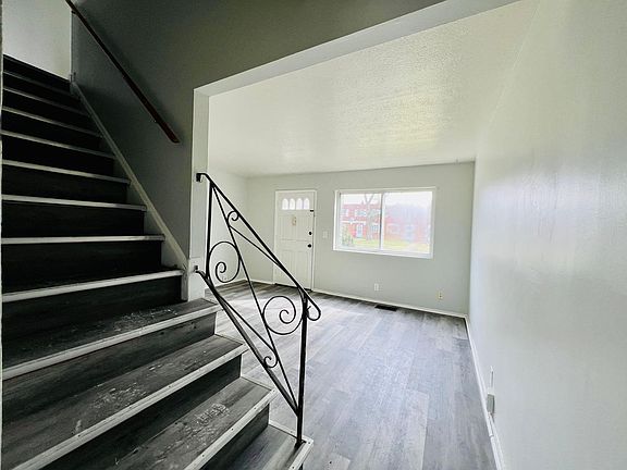 4th image of 5970 Glenway Dr #B
