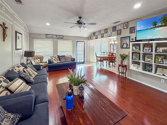 3rd image of 5241 Meadowick Ln