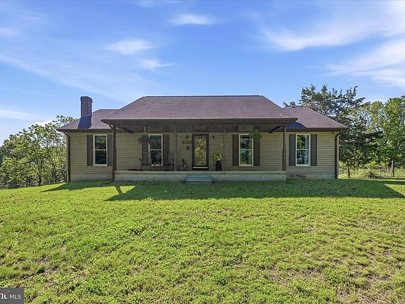 2nd image of 1909 Spohrs Rd