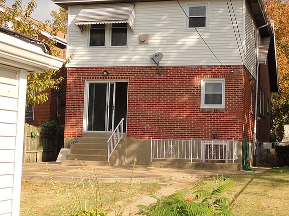 Level fenced yard