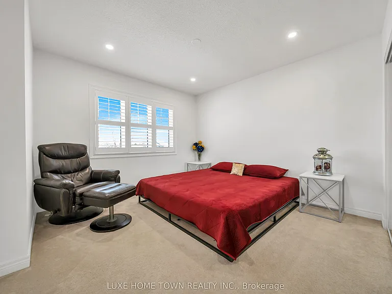 19 Findlay Way — Photo 28