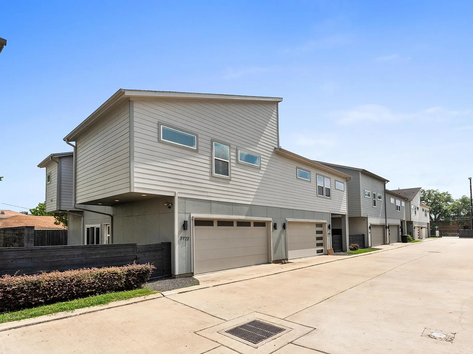 2 bed, 2.5 bath, 1502 sqft, $2,395 — Photo 1