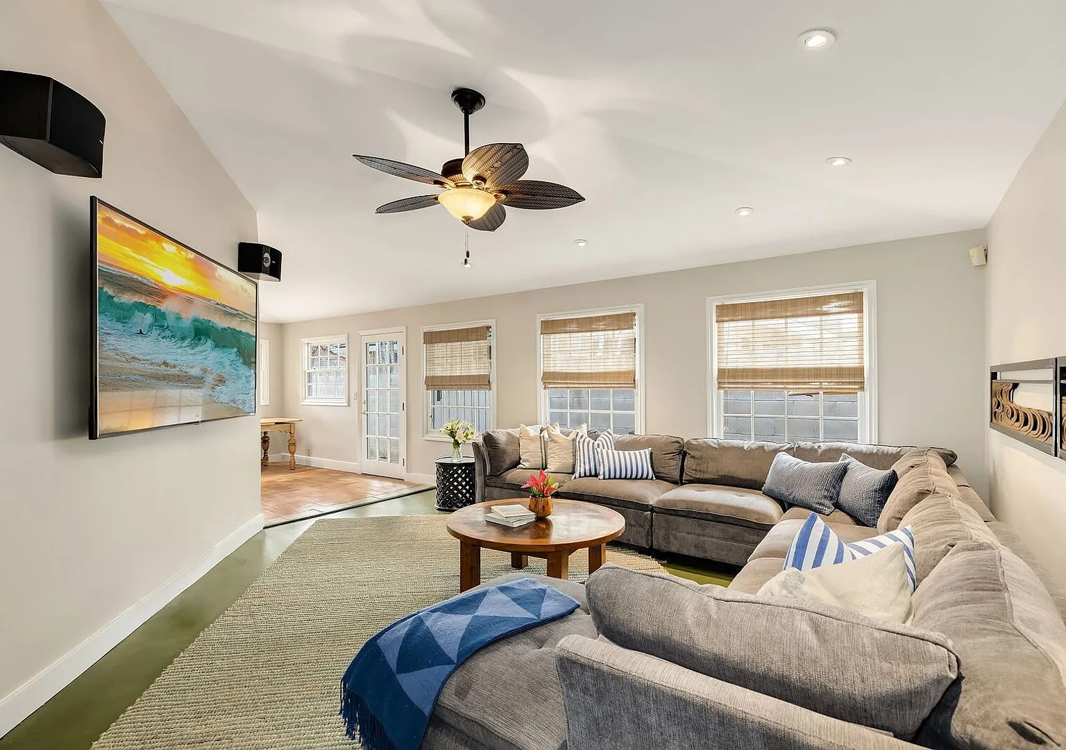 4bd / 3.5ba Charming Nautical Kahala Home with a Pool and A/C. - Kahala Seaside — Photo 3