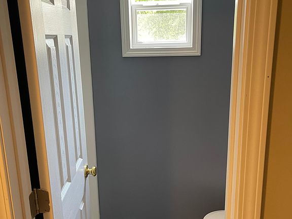 2nd bath, just walkin shower stall