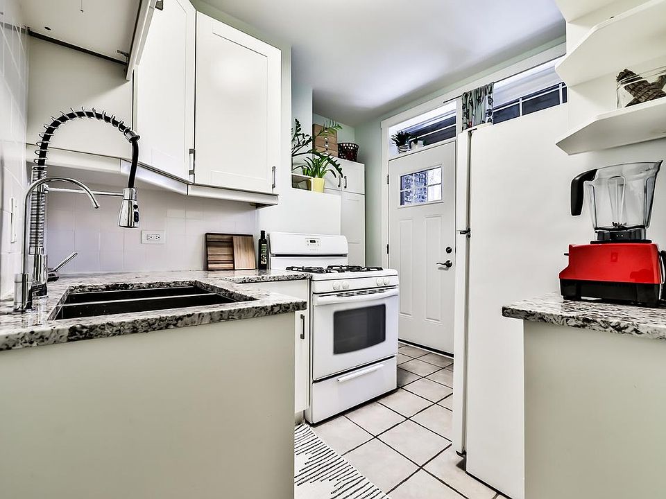 1st image of 4318 N Clarendon Ave APT 1821