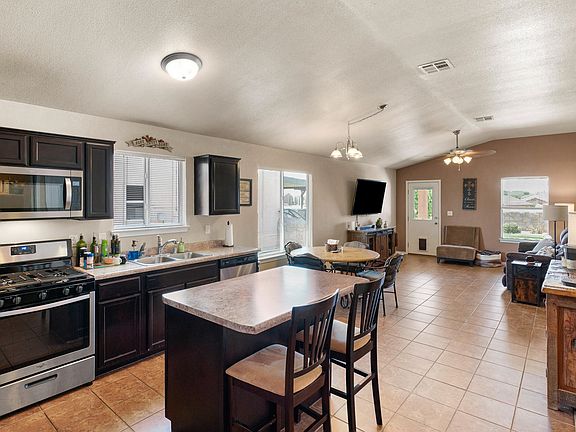 2nd image of 527 Emerald Green Dr