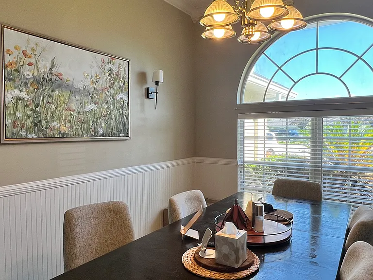 1252 Woodchurch Ln — Photo 4