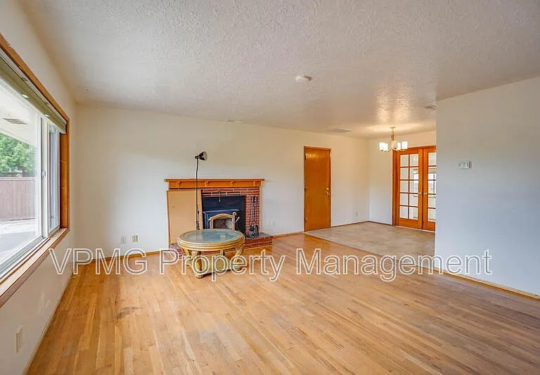 705 NE 94th Ave — Photo 6
