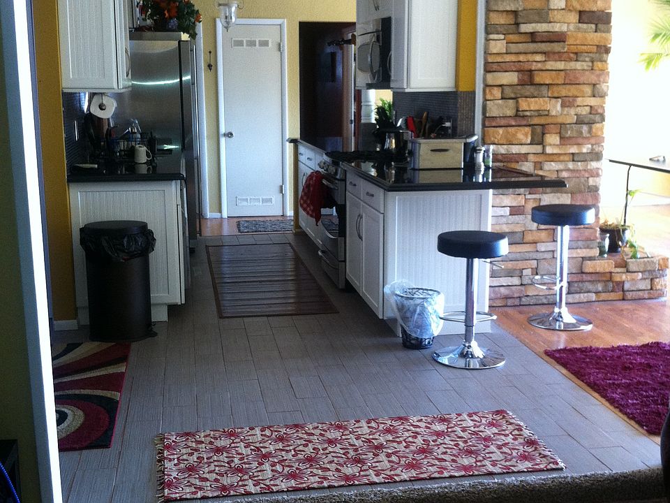 1st image of 909 Artesia Way