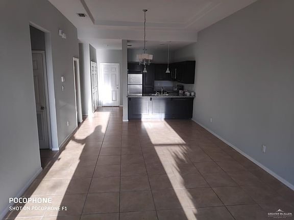 4th image of 2027 Gateway Dr