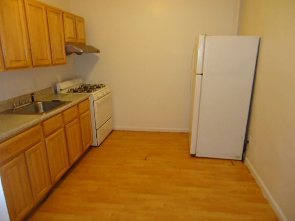 4th image of 695 Sheffield Ave APT 1F