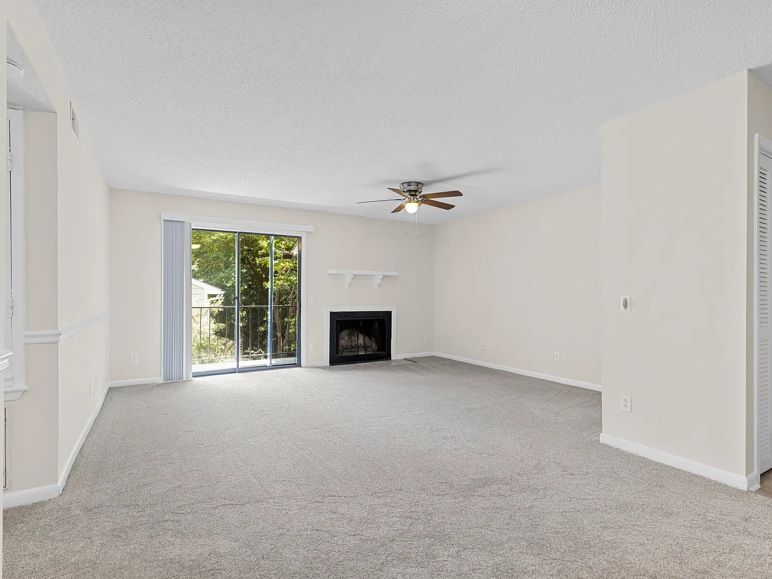 3 bed, 1141 sqft, $1,695 — Photo 3