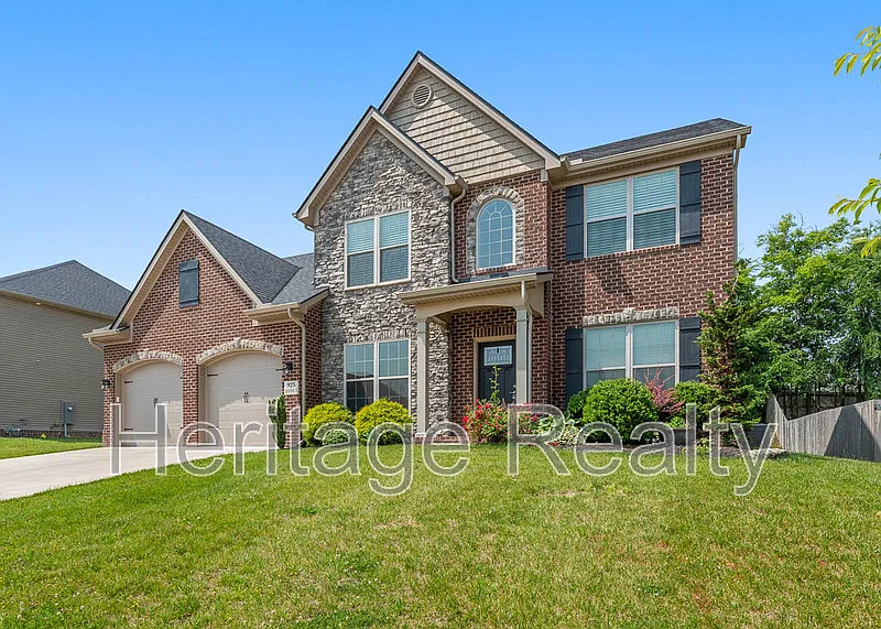 4 bed, 2.5 bath, 3363 sqft, $3,500 — Photo 2