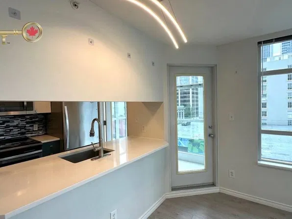438 Seymour St #704, Vancouver, BC V6B 6H4