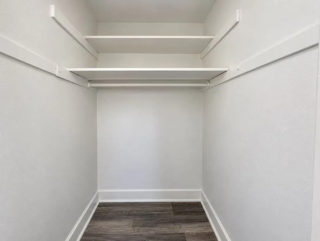 1 bed, 900 sqft, $1,200 — Photo 3