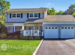 35 Liso Dr, Mount Sinai, NY 11766