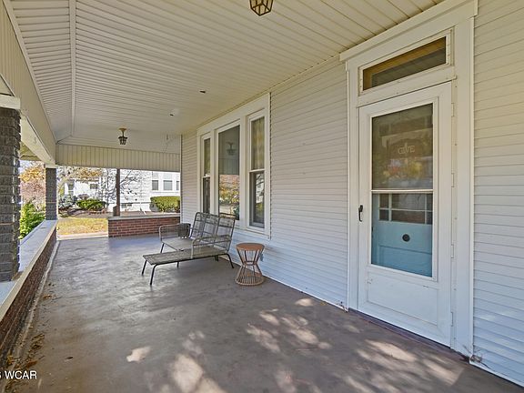 5th image of 820 S Main St