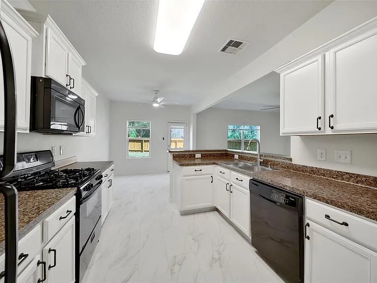 305 Crooked Pine Ct — Photo 10
