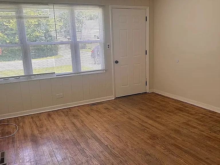 15 E Pineview Dr — Photo 2