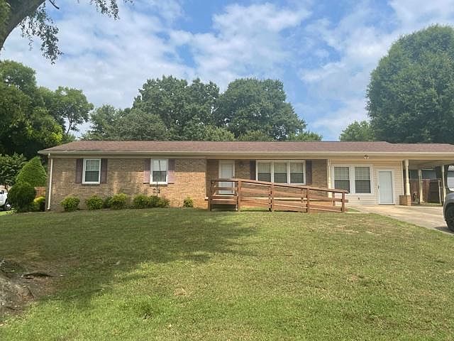 1st image of 2924 Lake Dr