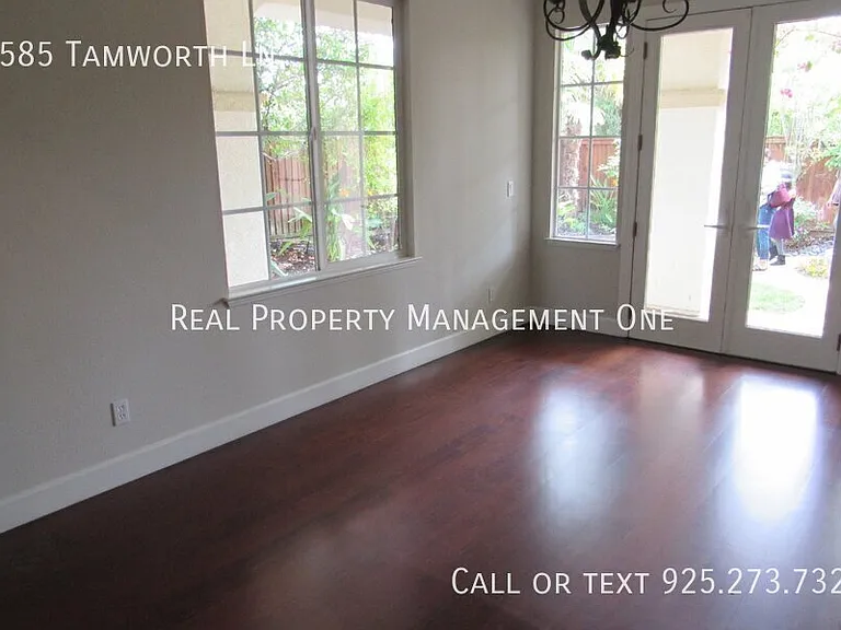 2585 Tamworth Ln — Photo 8