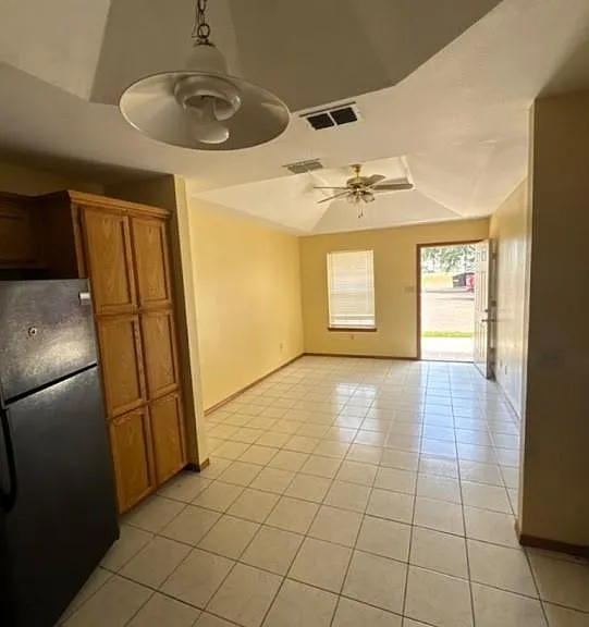 1306 E 11th St #9 — Photo 3