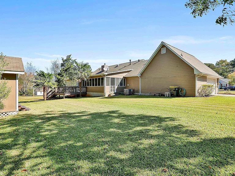 110 Hampton Woods Dr — Photo 15