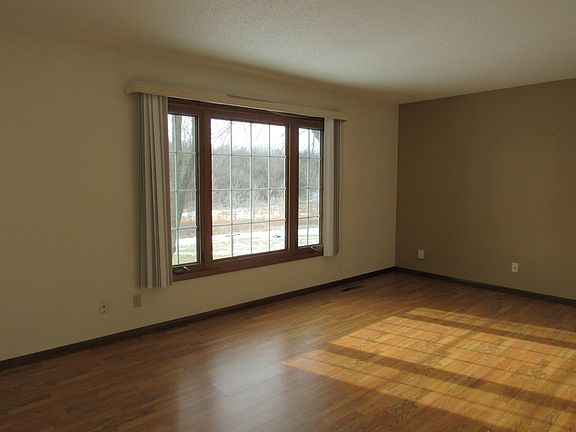 2nd image of 322 Oak Knoll Ct