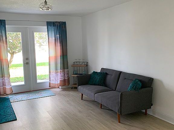 5th image of 8 Sunny Shore Dr