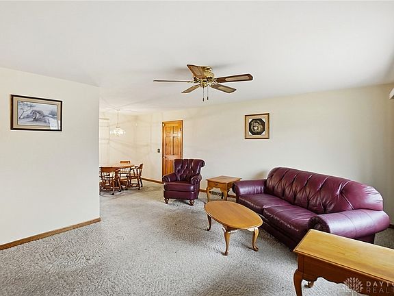 5th image of 547 Douglas Way