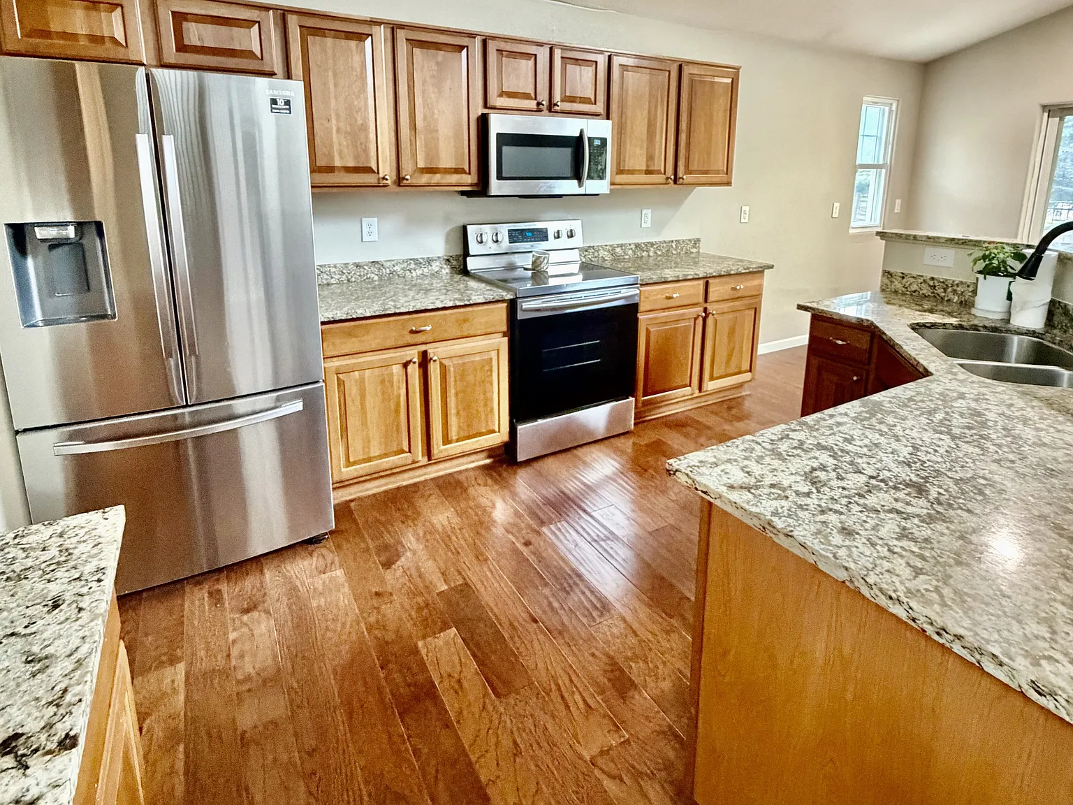 5 bed, 2821 sqft, $3,450 — Photo 1