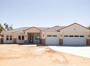 12409 Pawnee Rd, Apple Valley, CA 92308